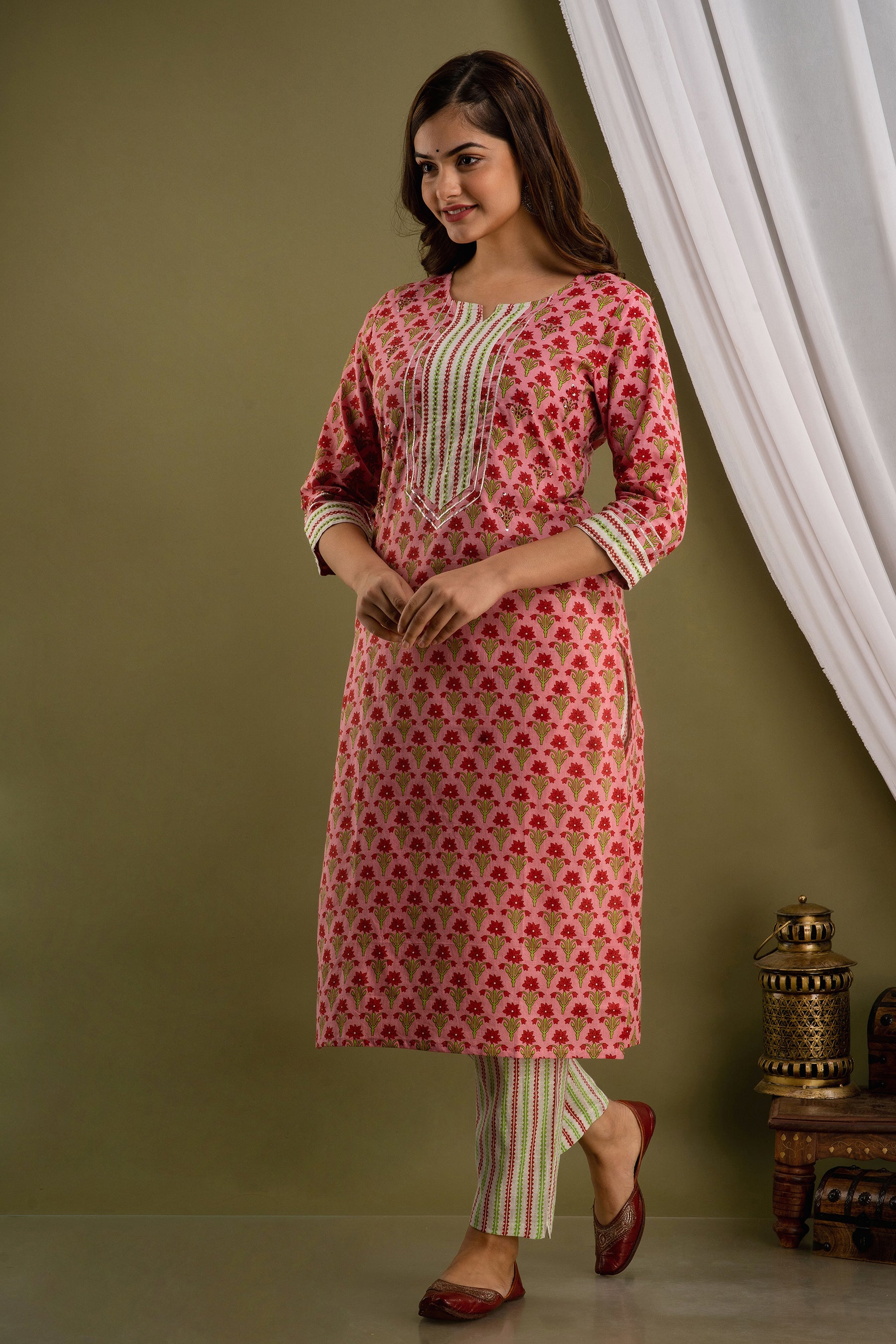 Gulabi Guldasta Dupatta Set