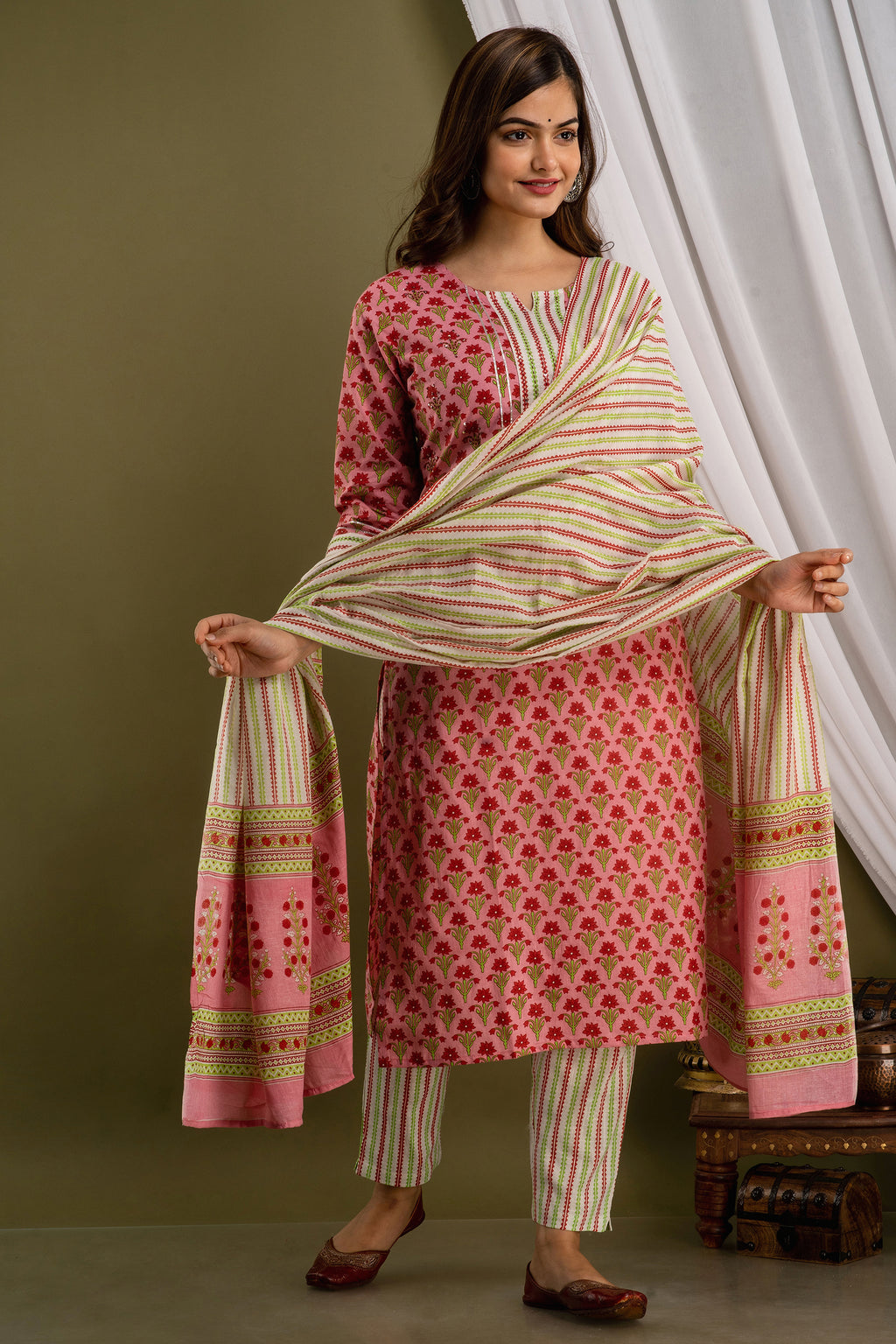 Gulabi Guldasta Dupatta Set