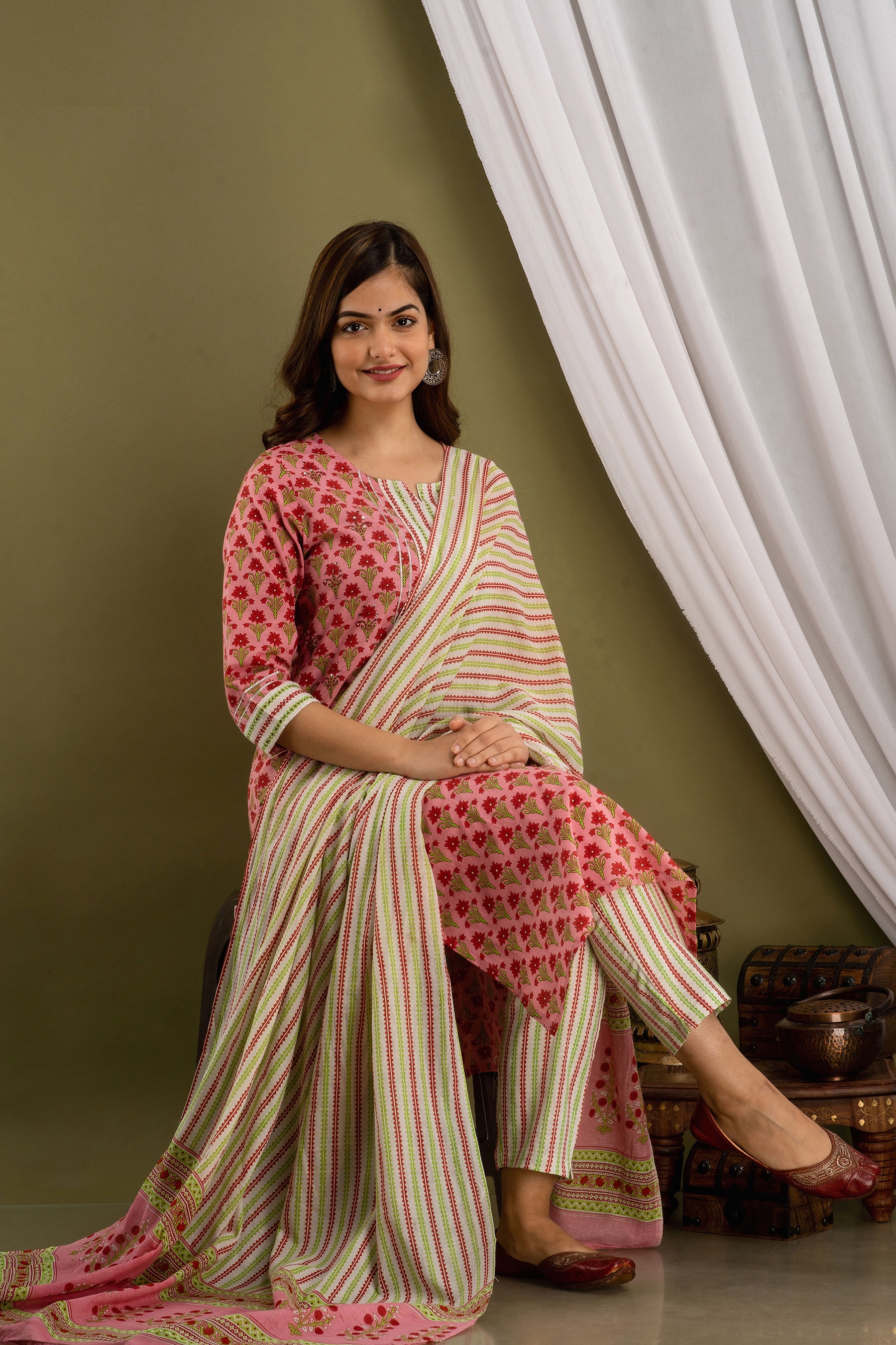 Gulabi Guldasta Dupatta Set