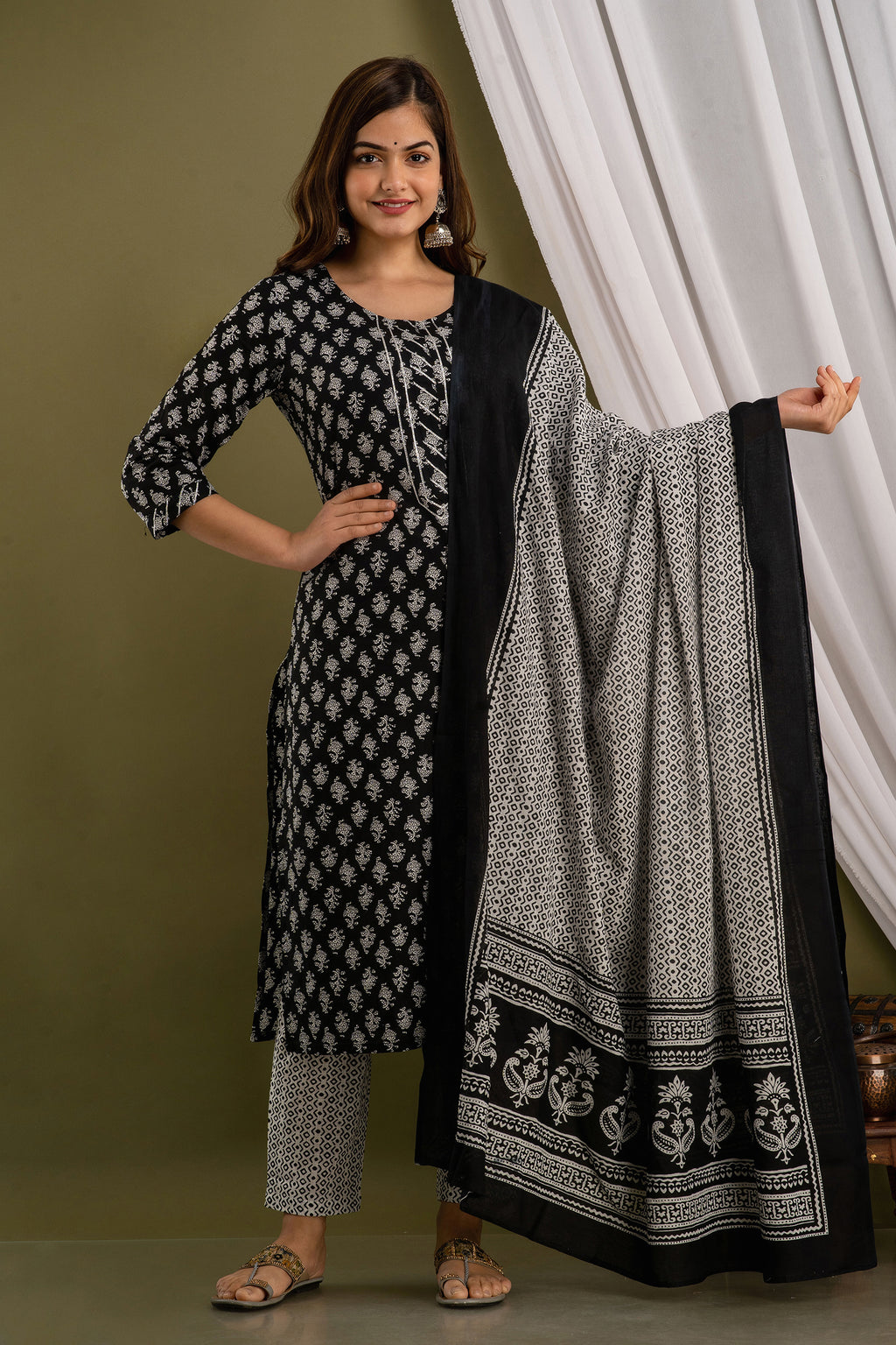 Moonlit Monochrome Dupatta Set