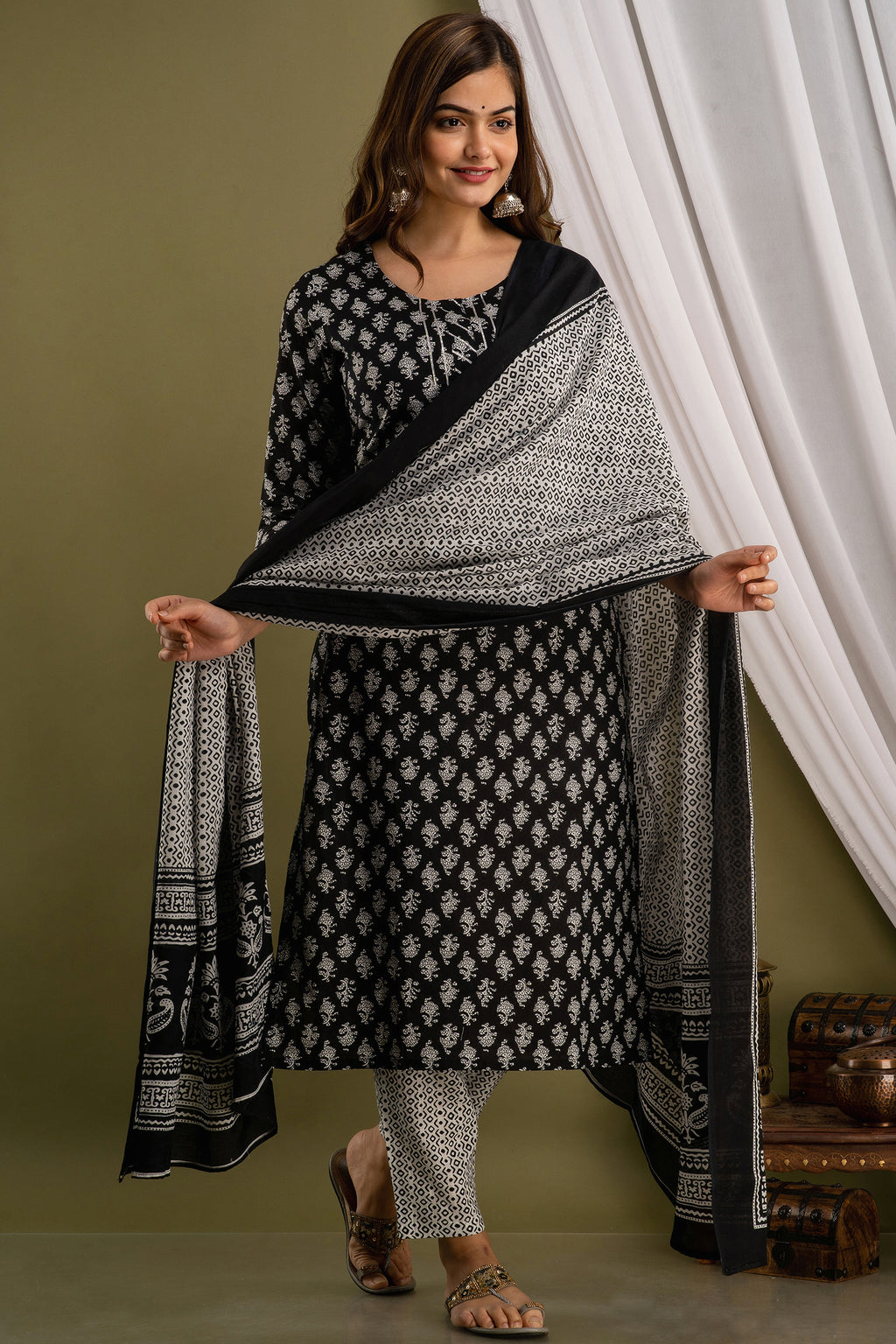 Moonlit Monochrome Dupatta Set