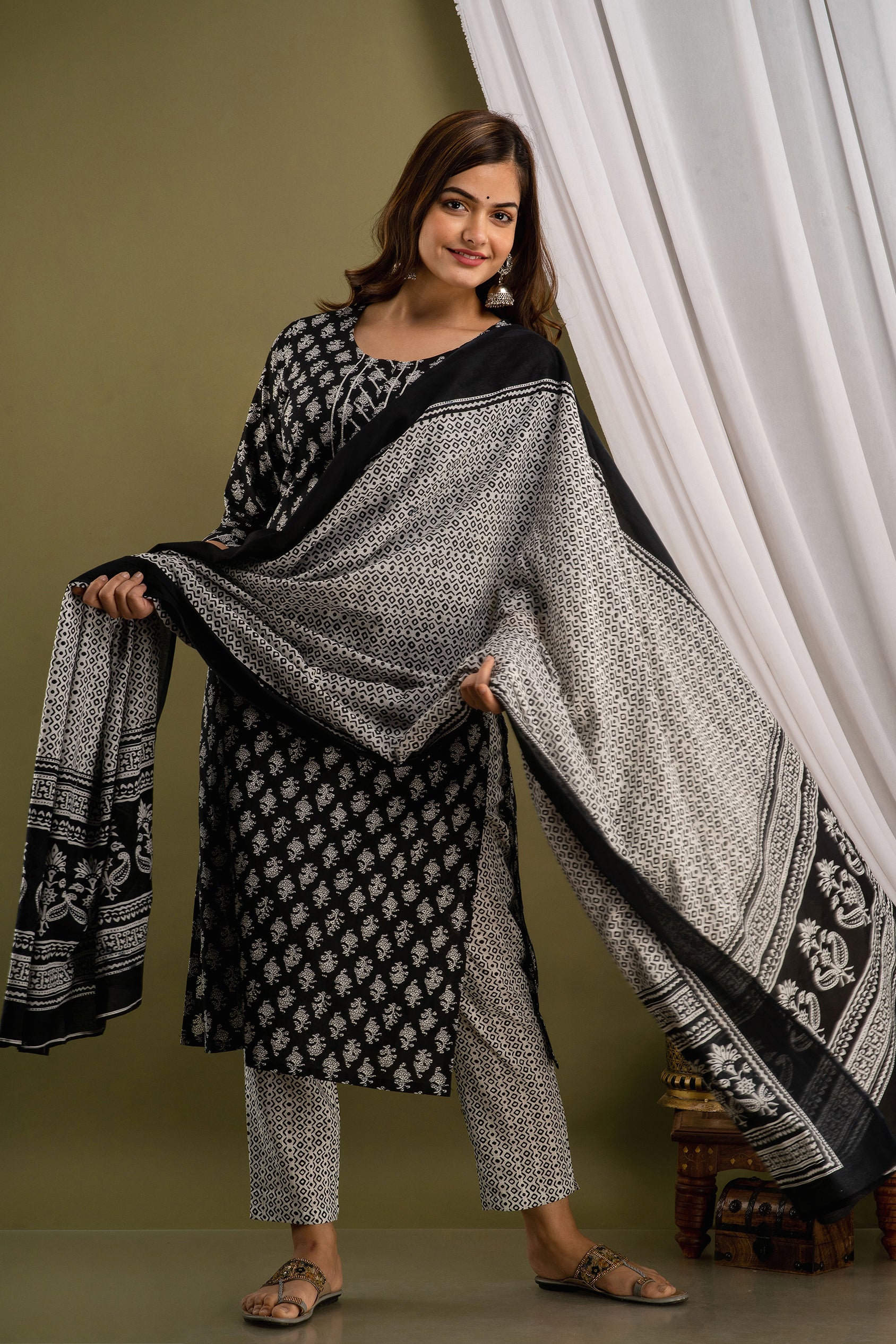 Moonlit Monochrome Dupatta Set