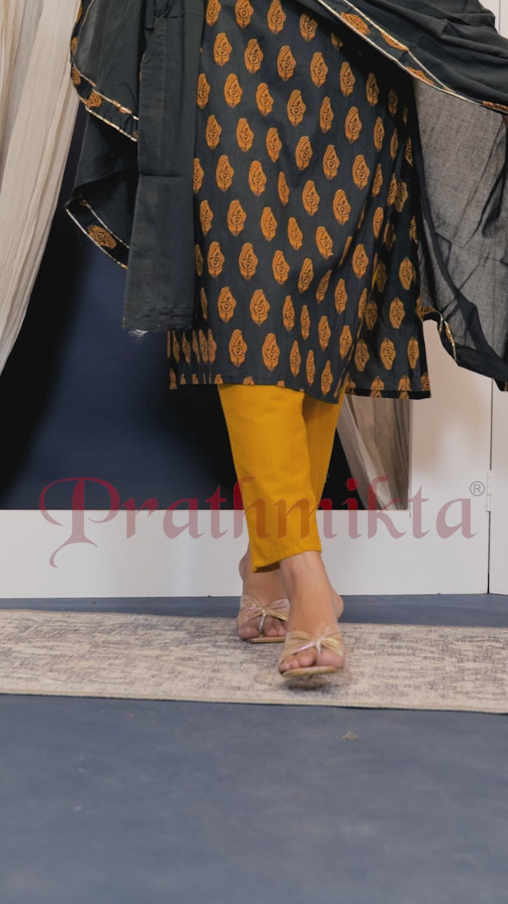 Heritage Pinstripe Dupatta Set