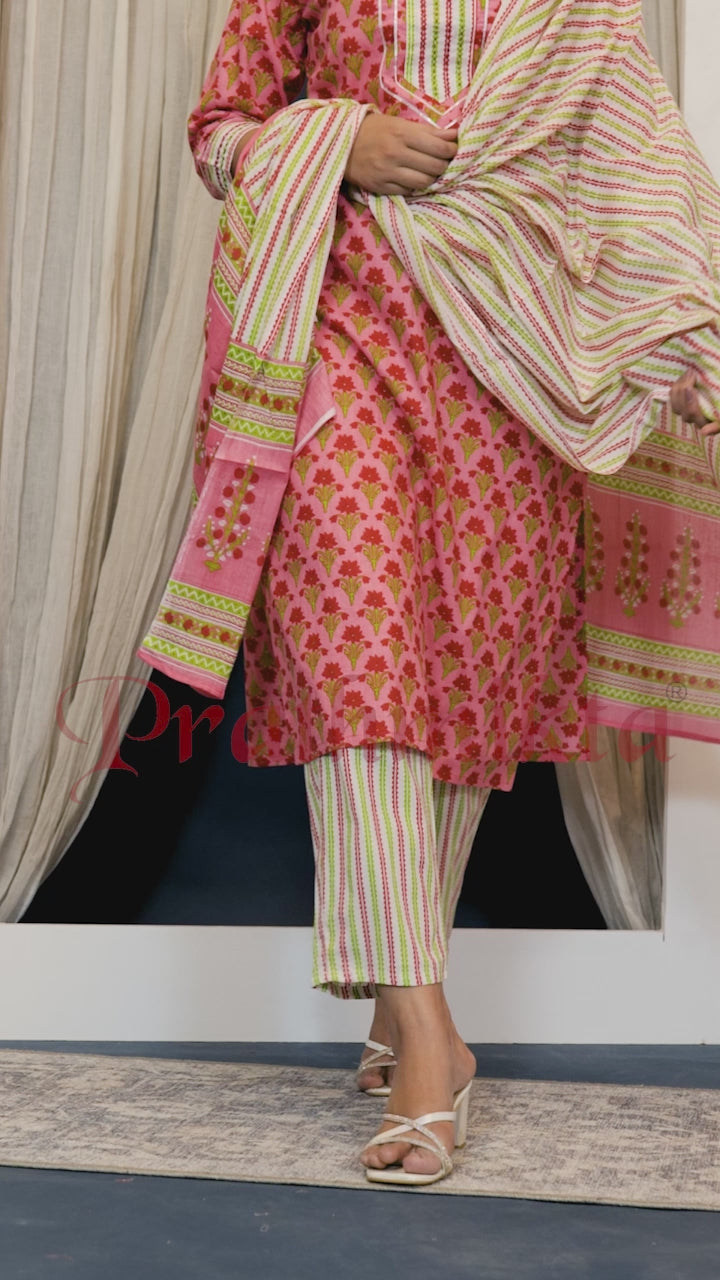 Gulabi Guldasta Dupatta Set